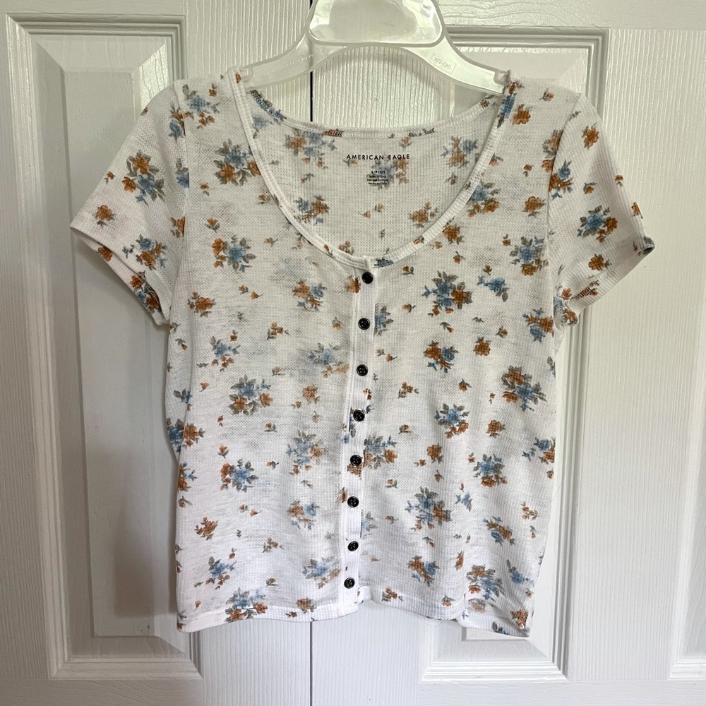 american eagle floral tee